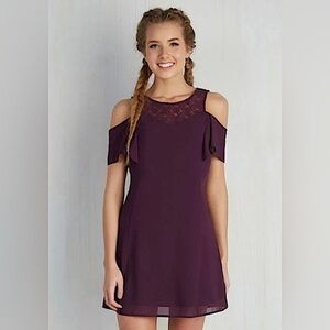 ModCloth Doe & Rae Eggplant Purple Short Lace Neck Cold Shoulder Dress NEW Sz M